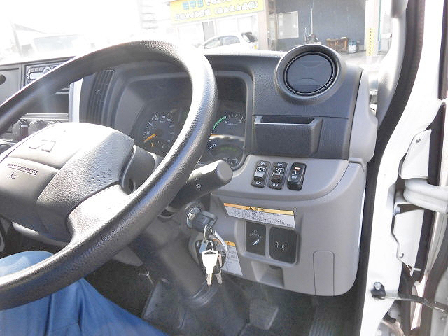 三菱ふそうキャンターパネルバン小型（2t・3t）[写真22]