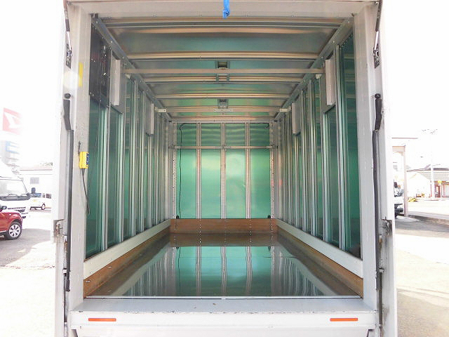 三菱ふそうキャンターパネルバン小型（2t・3t）[写真08]