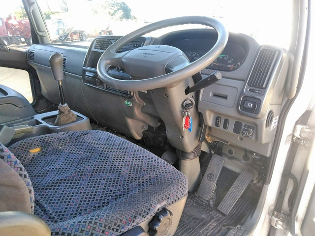 三菱ふそうファイターアルミウイング中型（4t）[写真30]