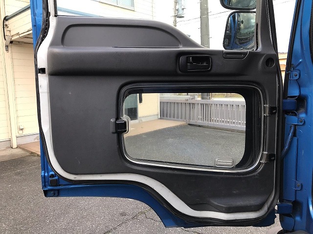 いすゞフォワードユニック4段増トン（6t・8t）[写真33]