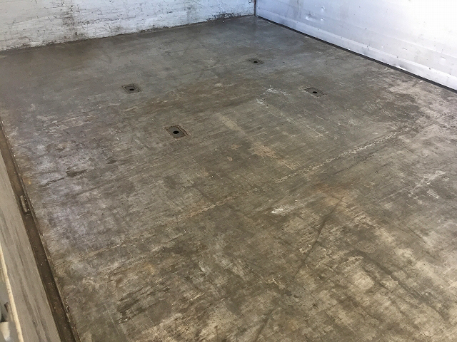 いすゞギガアルミウイング大型（10t）[写真12]