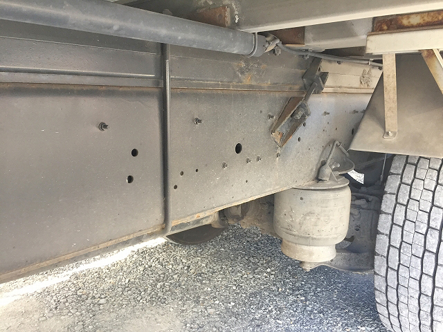 いすゞギガアルミウイング大型（10t）[写真16]