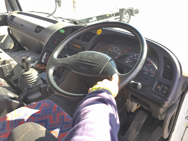 いすゞギガアルミウイング大型（10t）[写真25]