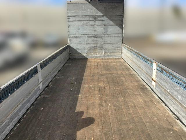 いすゞフォワードアルミウイング中型（4t）[写真10]