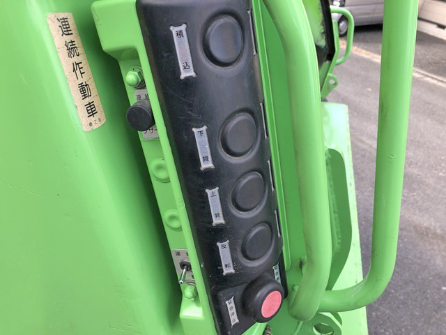 UDトラックスコンドルパッカー車（塵芥車）中型（4t）[写真18]