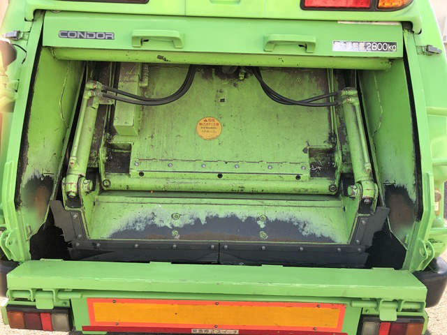 UDトラックスコンドルパッカー車（塵芥車）中型（4t）[写真09]