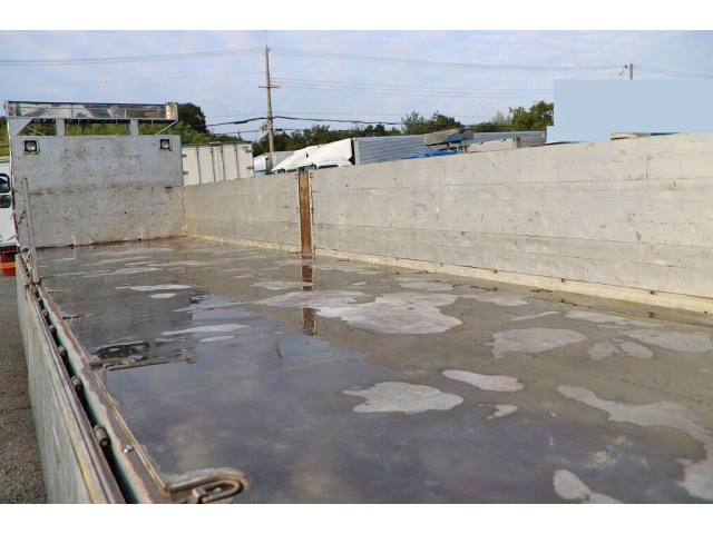 いすゞギガアルミブロック大型（10t）[写真13]