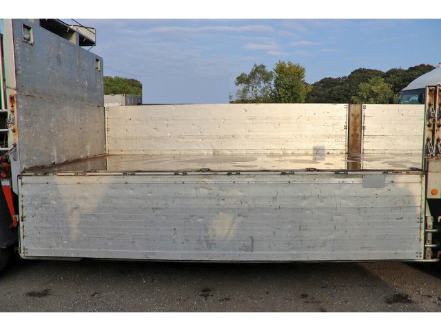 いすゞギガアルミブロック大型（10t）[写真16]