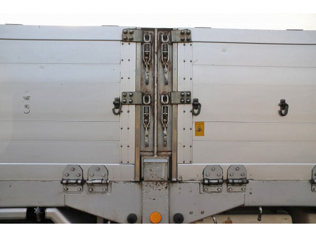 いすゞギガアルミブロック大型（10t）[写真19]