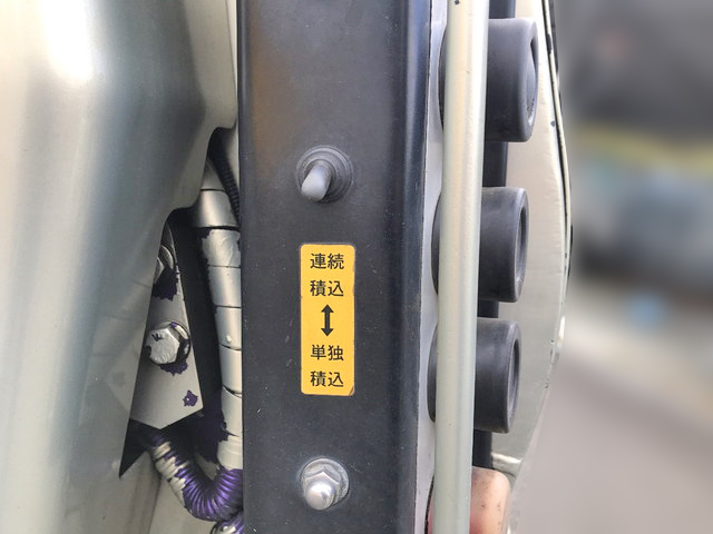 日野デュトロパッカー車（塵芥車）小型（2t・3t）[写真10]