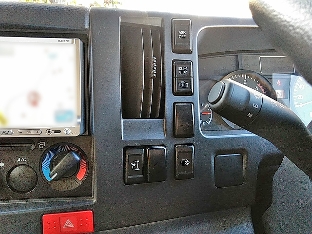 いすゞエルフ冷凍車（冷蔵車）小型（2t・3t）[写真31]