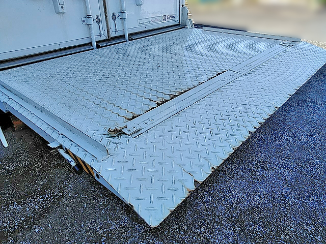 いすゞエルフ冷凍車（冷蔵車）小型（2t・3t）[写真08]