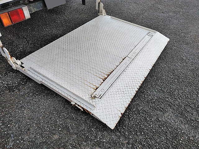 いすゞエルフ冷凍車（冷蔵車）小型（2t・3t）[写真09]