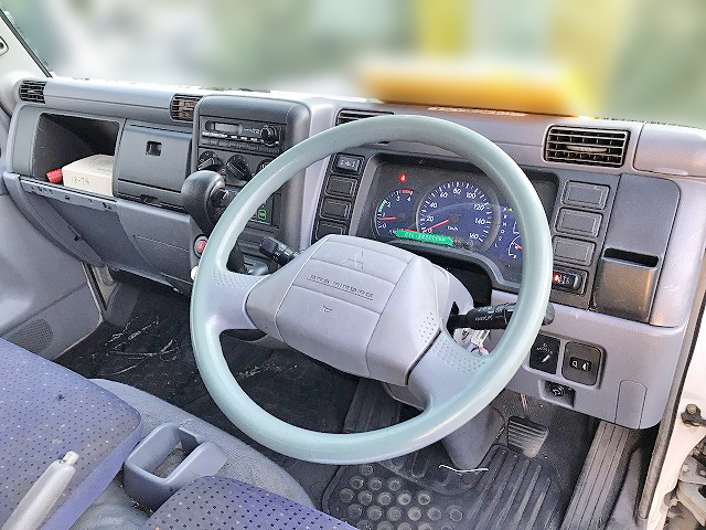 三菱ふそうキャンター冷凍車（冷蔵車）小型（2t・3t）[写真18]