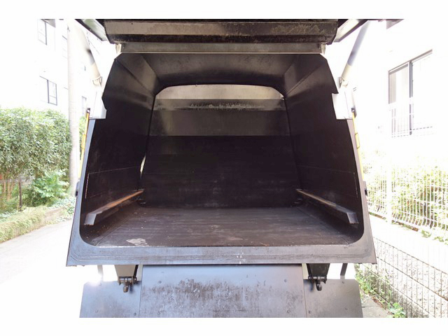 日野レンジャーパッカー車（塵芥車）中型（4t）[写真10]