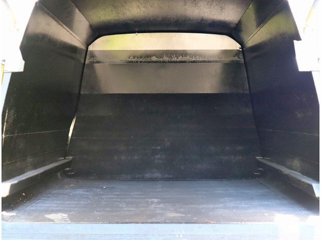 日野レンジャーパッカー車（塵芥車）中型（4t）[写真12]