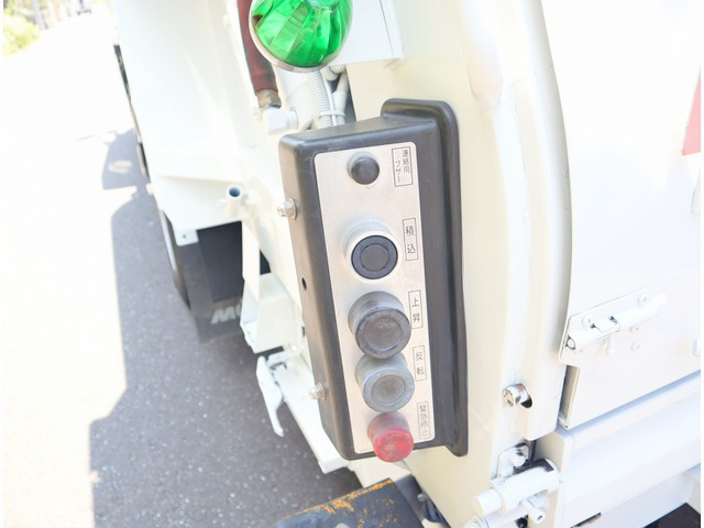 日野レンジャーパッカー車（塵芥車）中型（4t）[写真21]