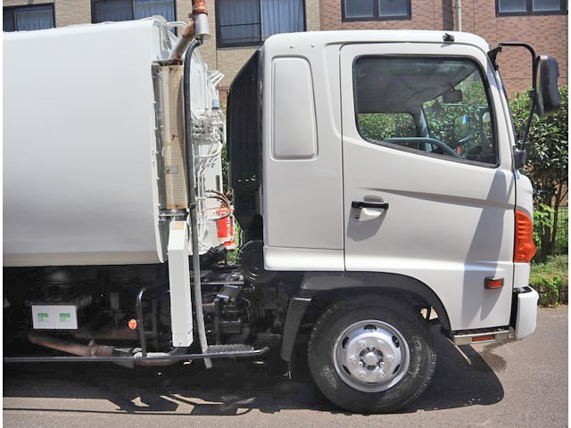 日野レンジャーパッカー車（塵芥車）中型（4t）[写真06]