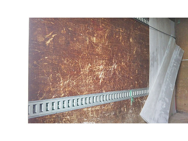 いすゞエルフアルミバン小型（2t・3t）[写真11]