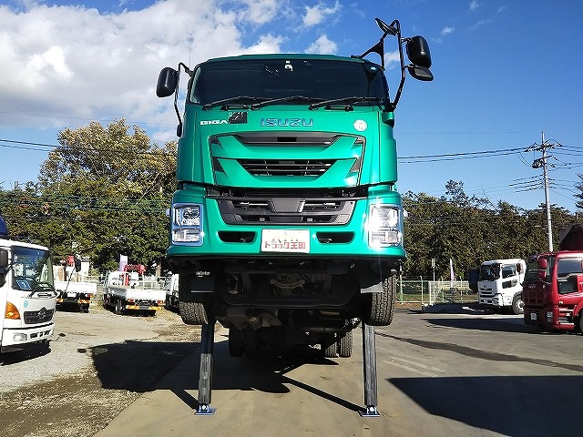 いすゞギガセルフローダー大型（10t）[写真12]