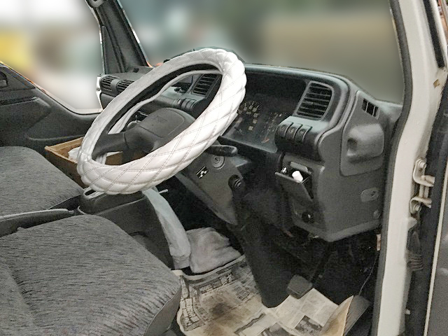 いすゞエルフ平ボディ小型（2t・3t）[写真14]