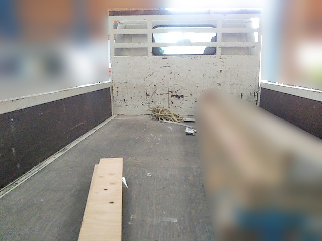 いすゞエルフ平ボディ小型（2t・3t）[写真07]