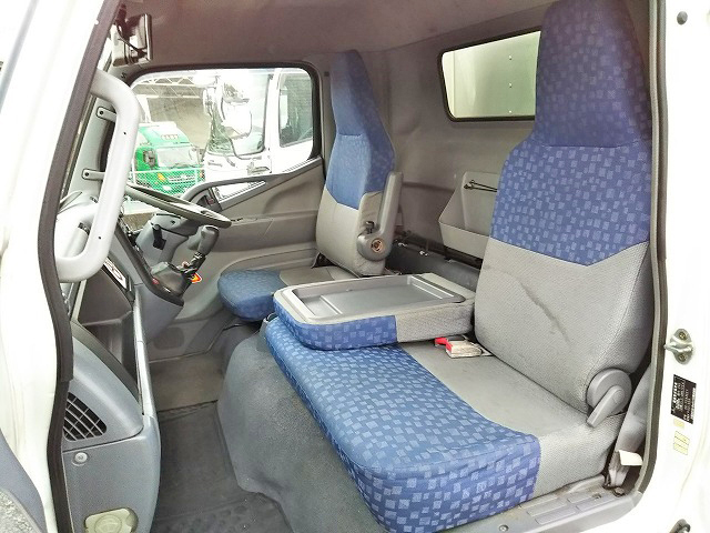 三菱ふそうキャンターアルミバン小型（2t・3t）[写真32]