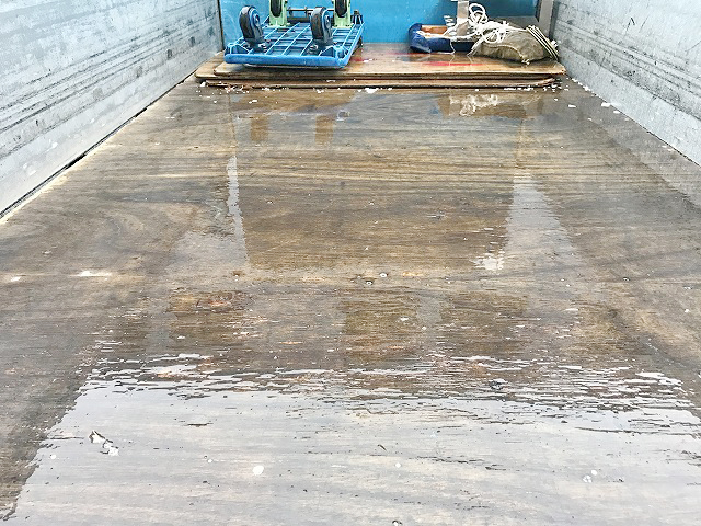 三菱ふそうキャンターアルミブロック小型（2t・3t）[写真13]