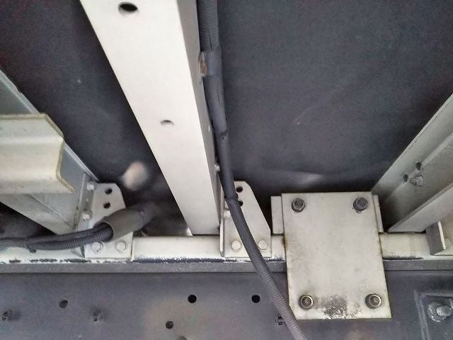 いすゞギガアルミウイング大型（10t）[写真17]