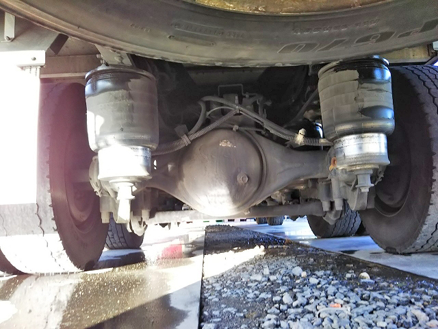 いすゞギガアルミウイング大型（10t）[写真18]