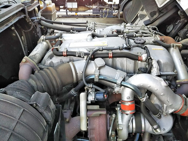 いすゞギガアルミウイング大型（10t）[写真23]