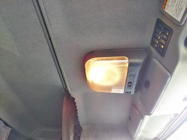 いすゞギガアルミウイング大型（10t）[写真29]