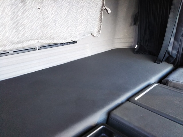 いすゞギガアルミウイング大型（10t）[写真30]