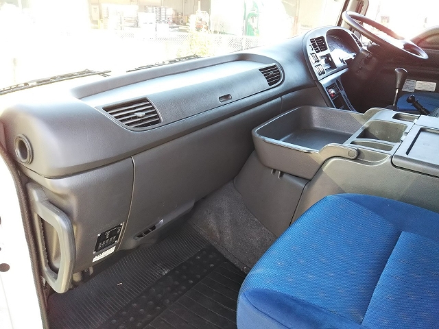 いすゞギガアルミウイング大型（10t）[写真31]