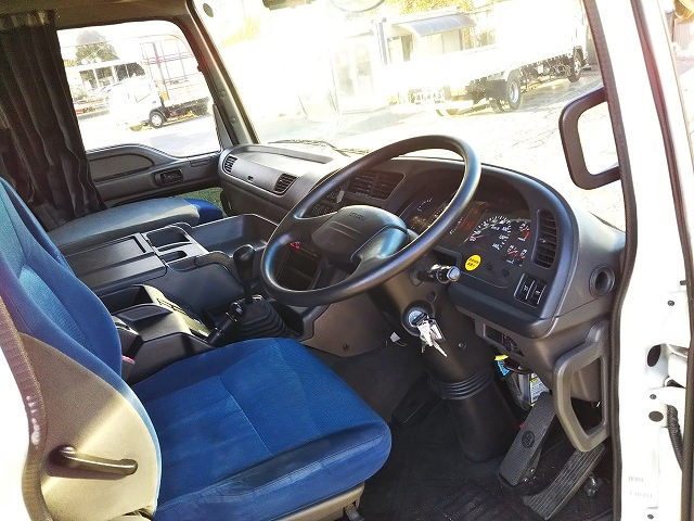 いすゞギガアルミウイング大型（10t）[写真32]