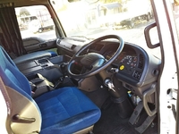 いすゞギガアルミウイング大型（10t）[写真32]