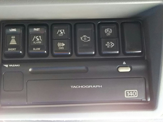 いすゞギガアルミウイング大型（10t）[写真35]