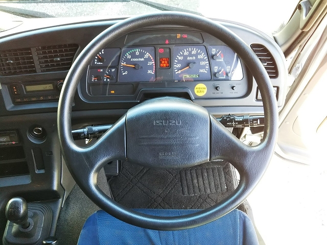 いすゞギガアルミウイング大型（10t）[写真37]