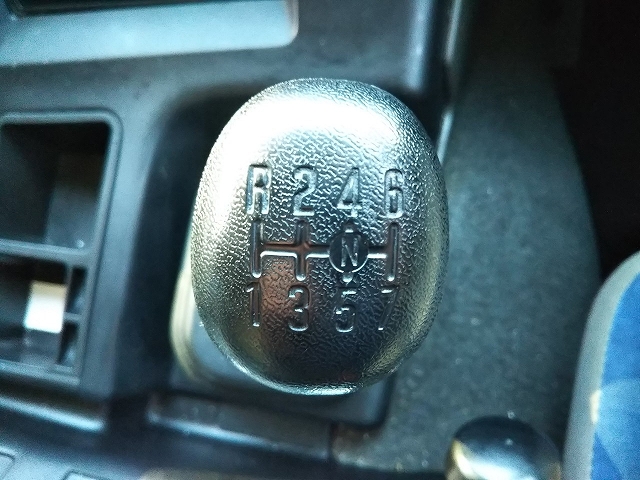 いすゞギガアルミウイング大型（10t）[写真38]