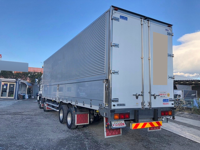 いすゞギガアルミウイング大型（10t）[写真04]