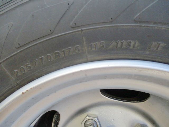 三菱ふそうキャンター平ボディ小型（2t・3t）[写真17]