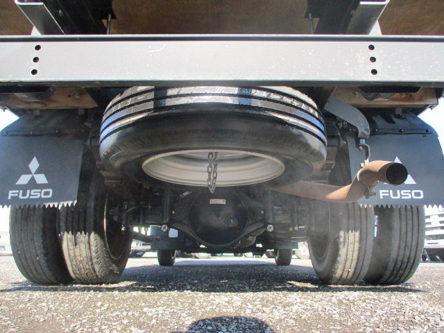 三菱ふそうキャンター平ボディ小型（2t・3t）[写真18]