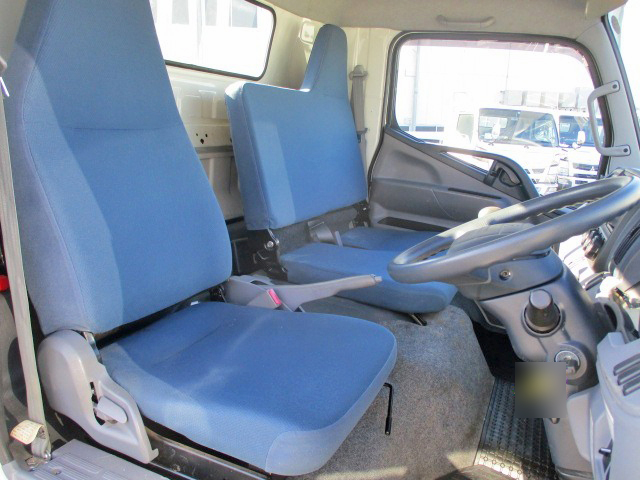 三菱ふそうキャンター平ボディ小型（2t・3t）[写真23]
