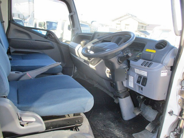 三菱ふそうキャンター平ボディ小型（2t・3t）[写真24]