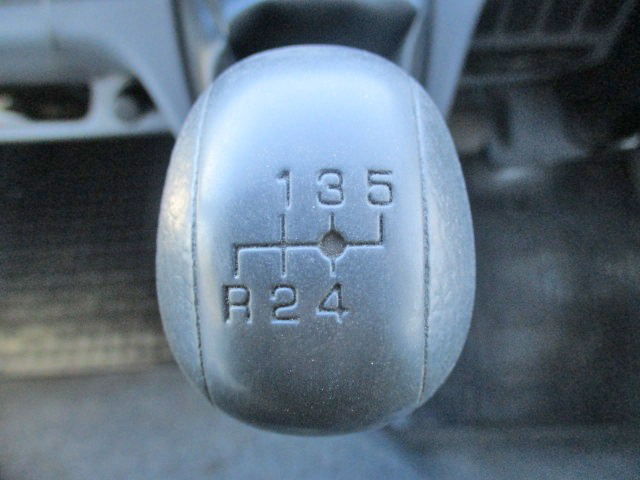 三菱ふそうキャンター平ボディ小型（2t・3t）[写真26]