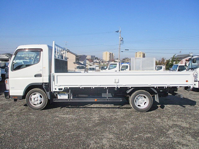 三菱ふそうキャンター平ボディ小型（2t・3t）[写真05]