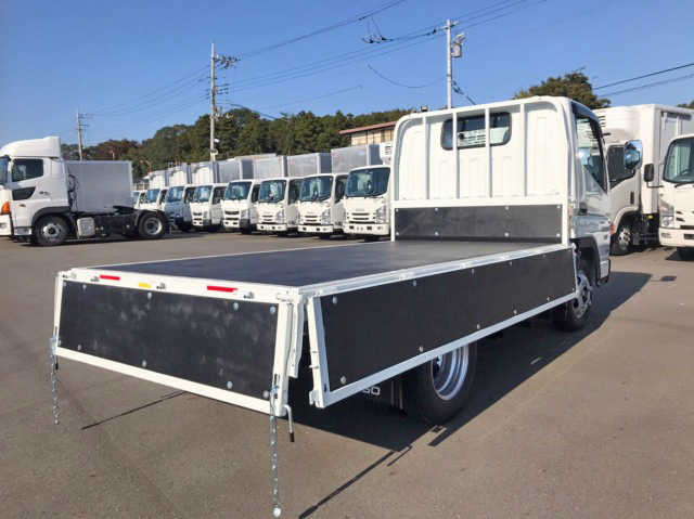 三菱ふそうキャンター平ボディ小型（2t・3t）[写真13]