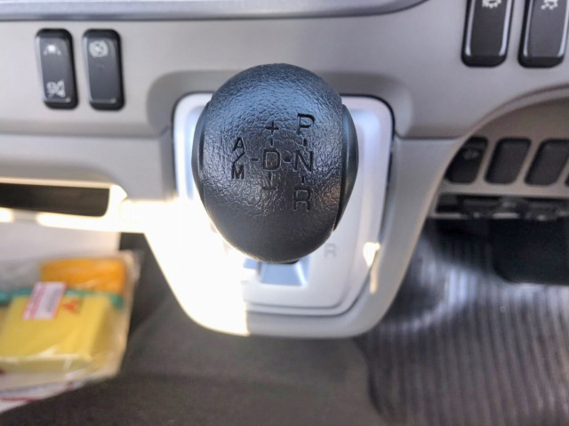 三菱ふそうキャンター平ボディ小型（2t・3t）[写真24]