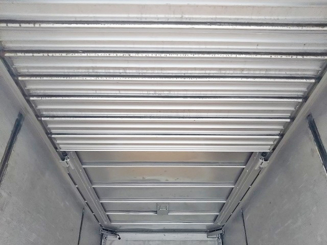 三菱ふそうキャンターアルミバン小型（2t・3t）[写真17]