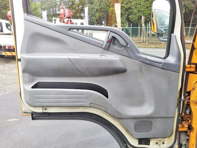 三菱ふそうキャンターアルミバン小型（2t・3t）[写真27]